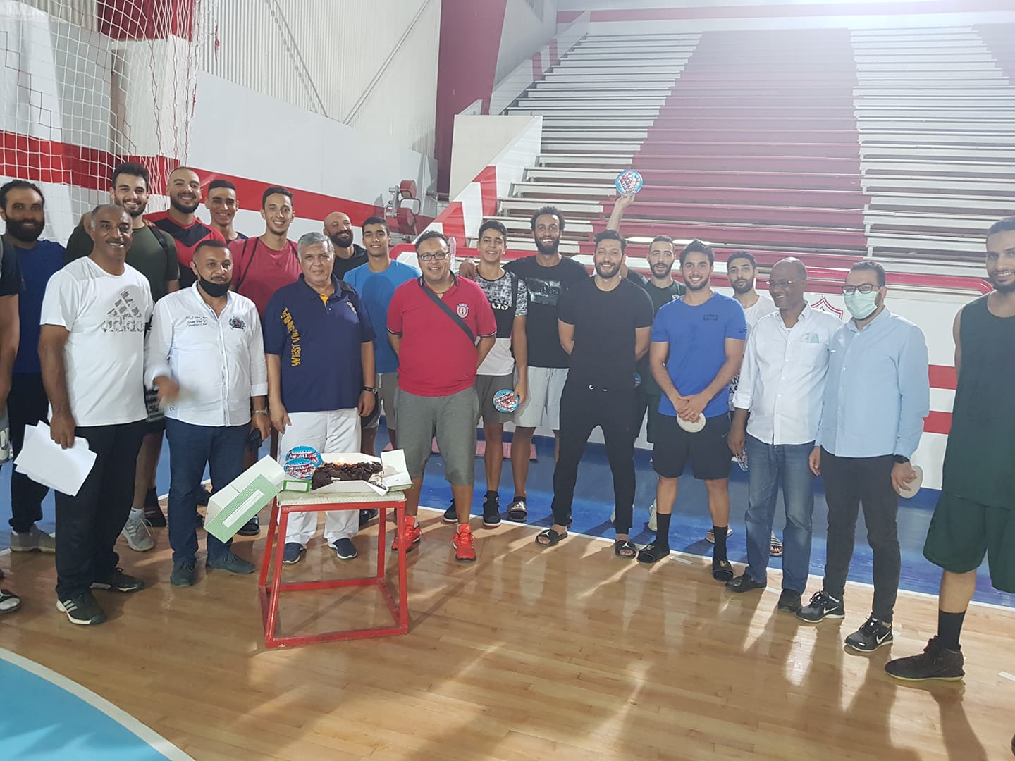 احتفال يلة الزمالك بعيد ميلادالمدير الفنى