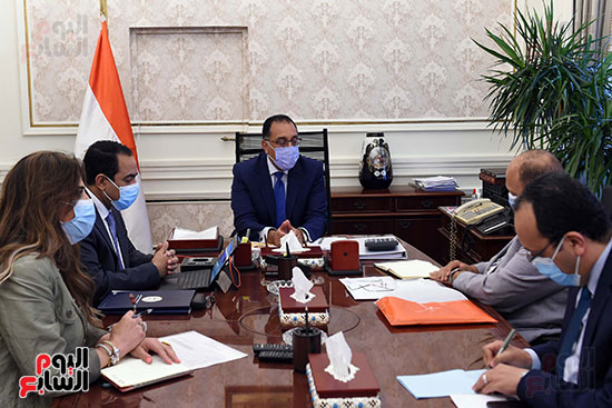 رئيس الوزراء يتابع خطوات إعادة هيكلة الوزارات  (4)