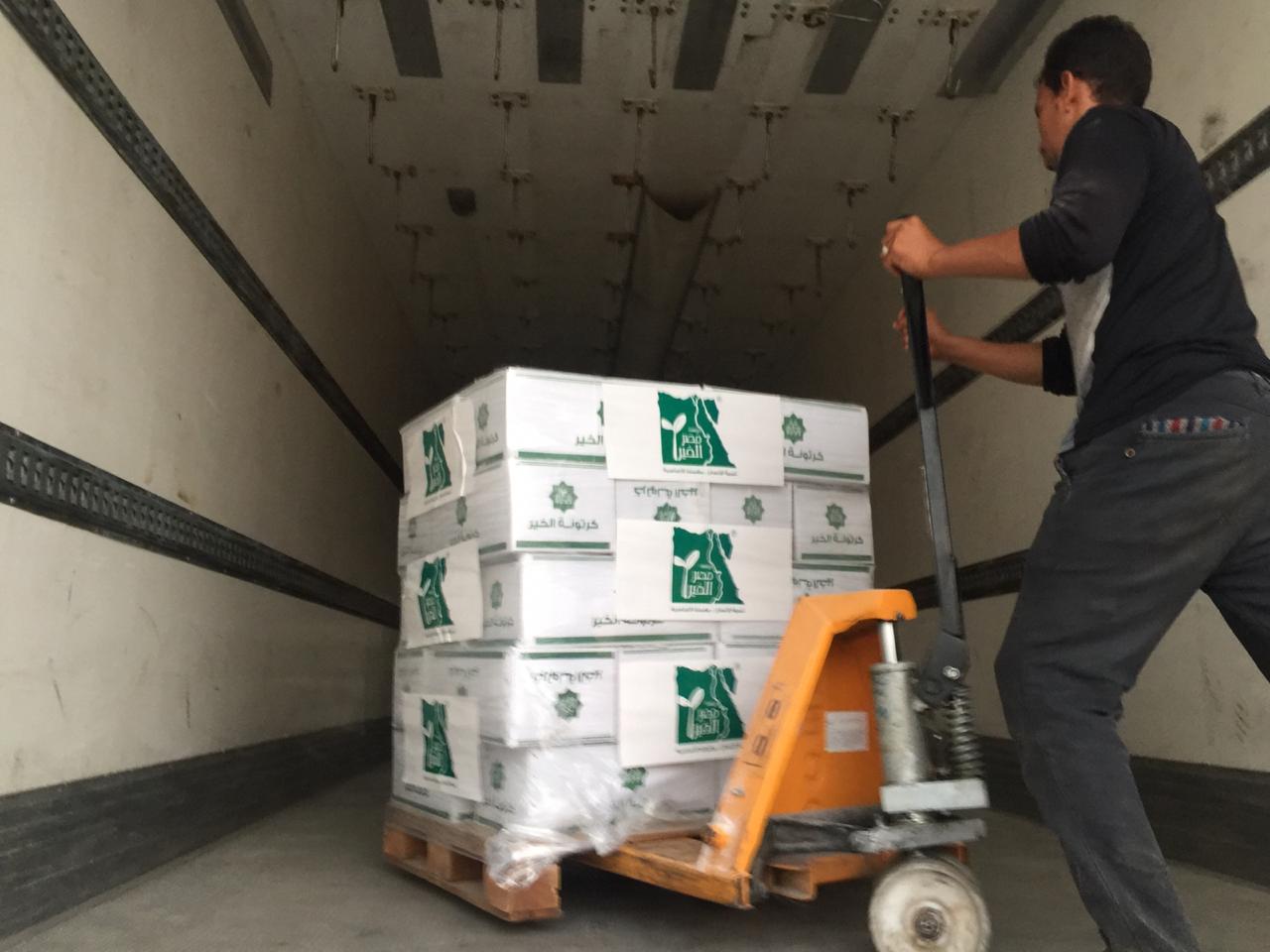 ٥ آلاف كرتونة  مواد غذائية مساعدات للشعب اللبناني    (4)