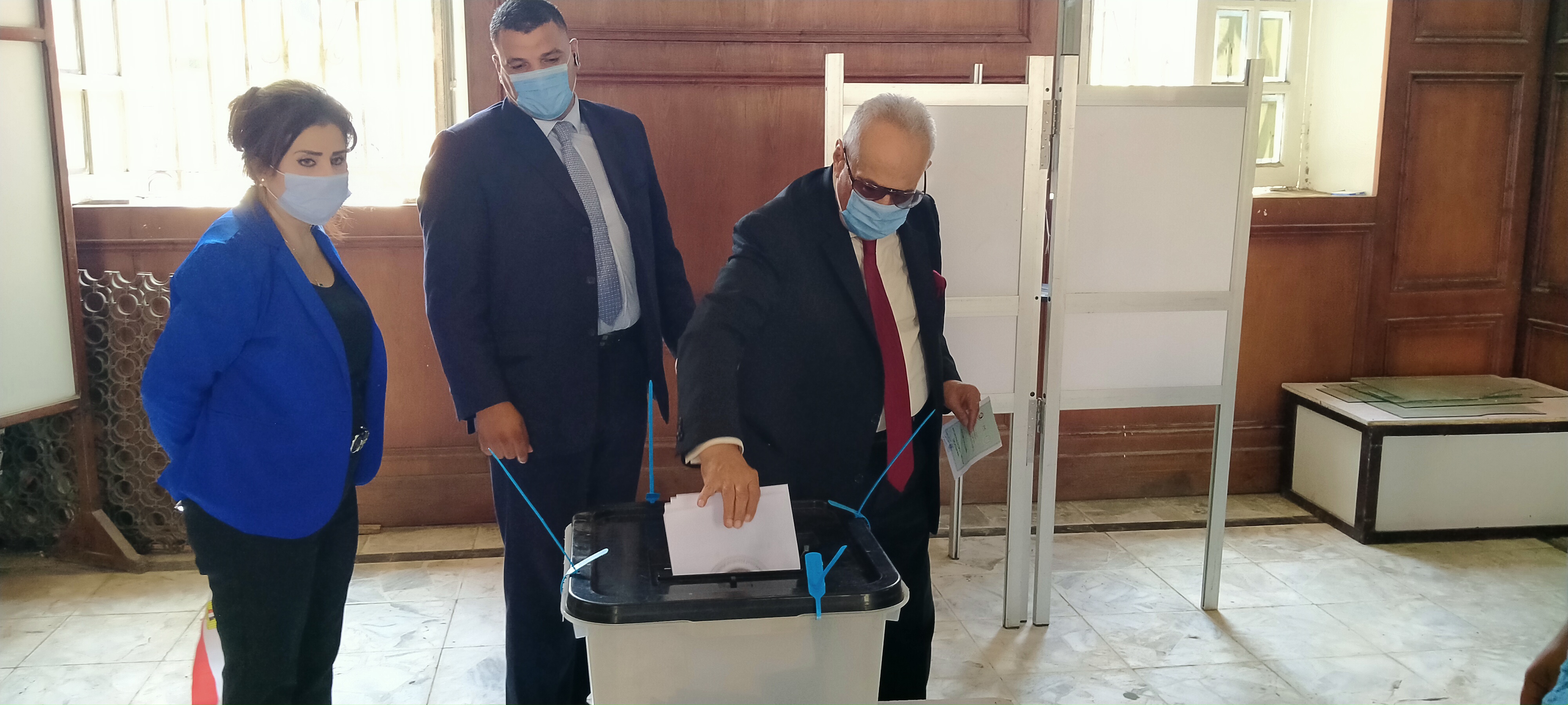 بهاء أبو شقة يدلى بصوته بانتخابات مجلس الشيوخ بالدقى  (3)
