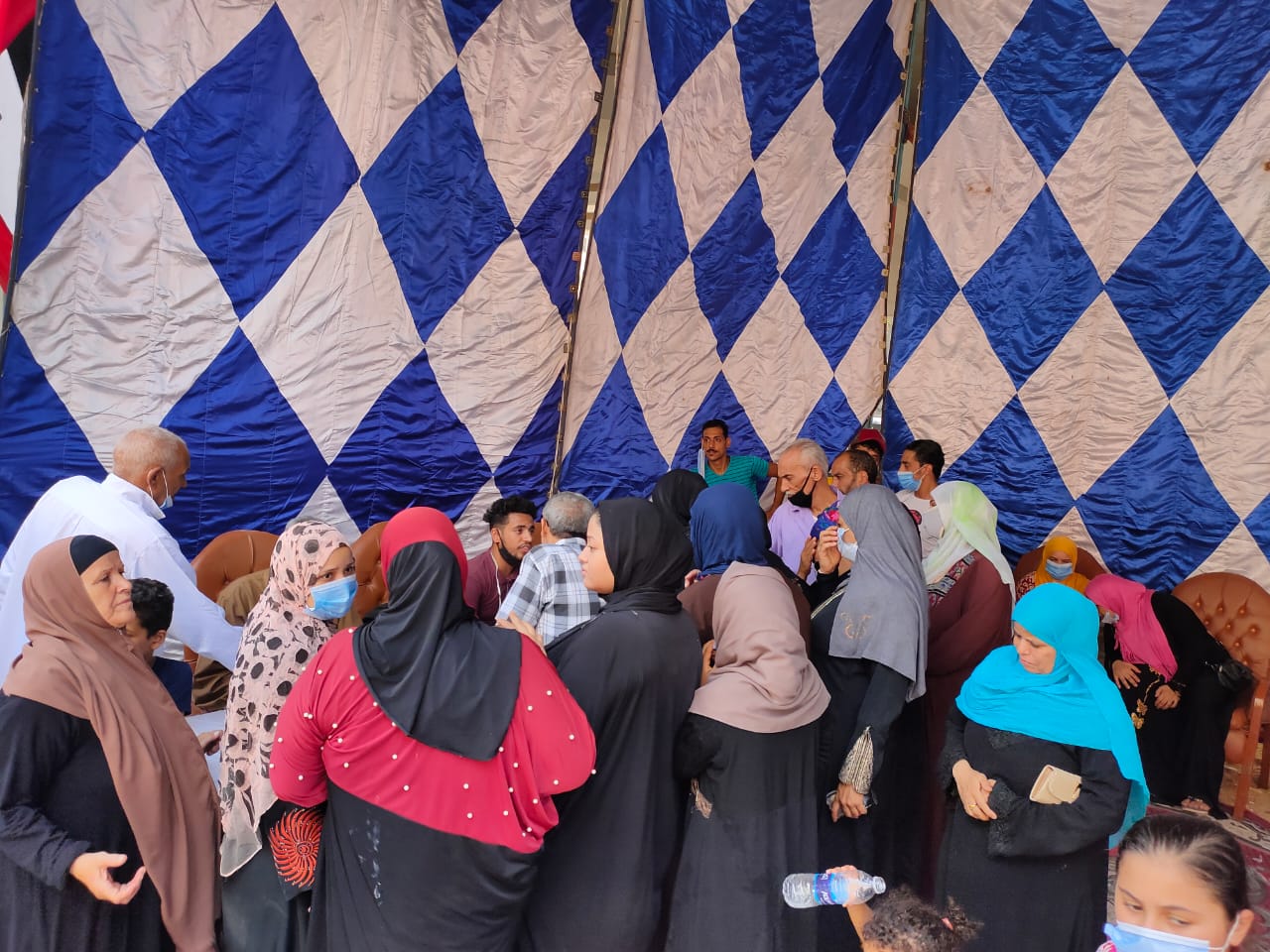 المواطنين يدلون بأصواتهم في انتخابات الشيوخ (2)