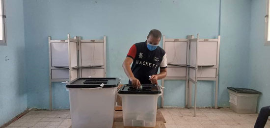 طوابير على لجان الانتخابات فى مدن القناة وسيناء (16)