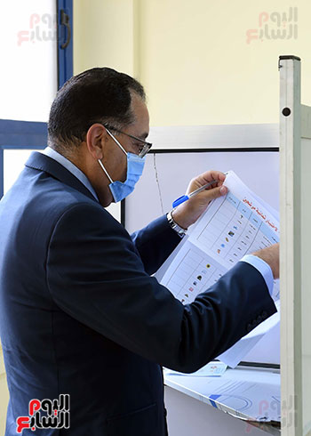 رئيس الوزراء يُدلى بصوته فى انتخابات مجلس الشيوخ (12)