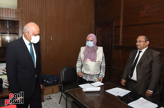 الدكتور علي عبد العال  (1)