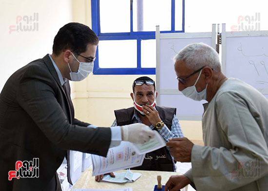 رئيس الوزراء يُدلى بصوته فى انتخابات مجلس الشيوخ (5)