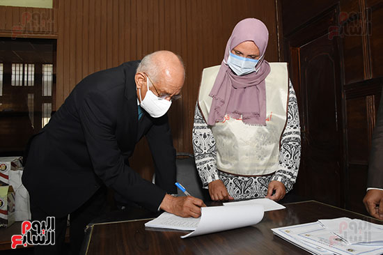 الدكتور علي عبد العال  (2)