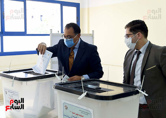 رئيس الوزراء يُدلى بصوته فى انتخابات مجلس الشيوخ (16)