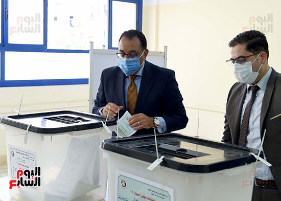 رئيس الوزراء يُدلى بصوته فى انتخابات مجلس الشيوخ (17)