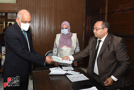 الدكتور علي عبد العال  (3)