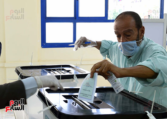 رئيس الوزراء يُدلى بصوته فى انتخابات مجلس الشيوخ (9)