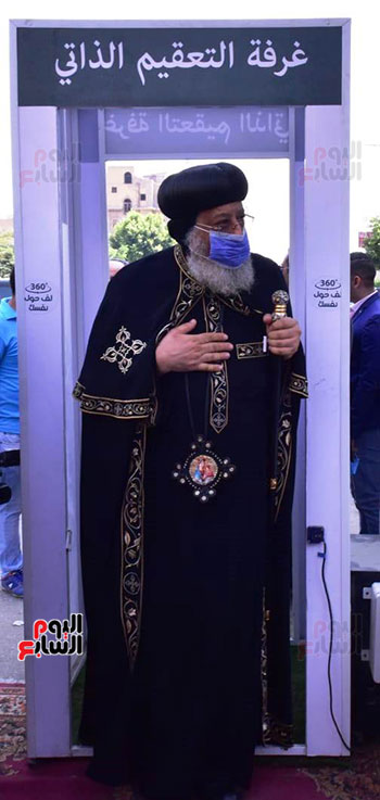 البابا تواضورس يدلى بصوته فى انتخابات مجلس الشيوخ (1)