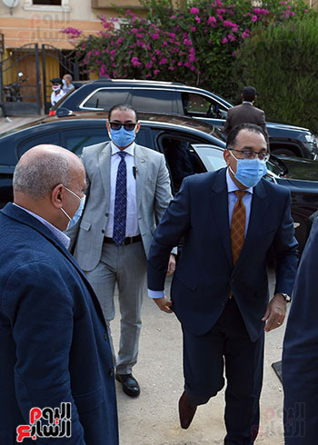 رئيس الوزراء يُدلى بصوته فى انتخابات مجلس الشيوخ (7)