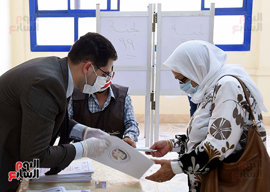 رئيس الوزراء يُدلى بصوته فى انتخابات مجلس الشيوخ (4)