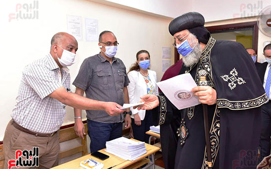 البابا تواضورس يدلى بصوته فى انتخابات مجلس الشيوخ (10)