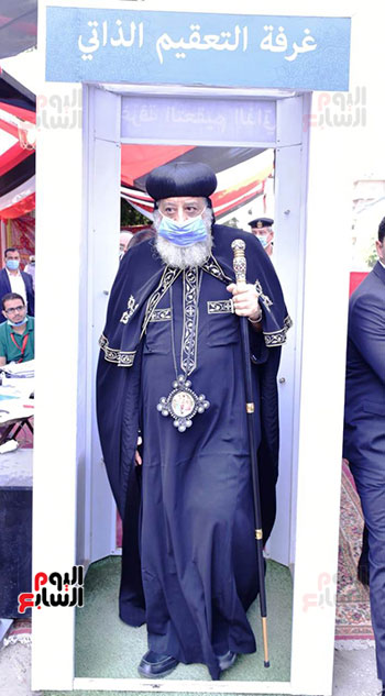 البابا تواضورس يدلى بصوته فى انتخابات مجلس الشيوخ (24)