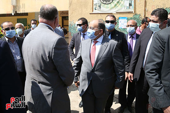 وزير التنمية المحلية ومحافظ القاهرة يتفقدان العملية الانتخابية فى شبرا‎ (2)
