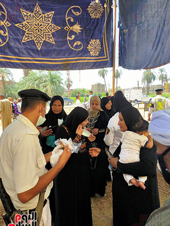طوابير من السيدات تتوافدن على لجان شمال محافظة الأقصر ومنشاة العمارى (6)