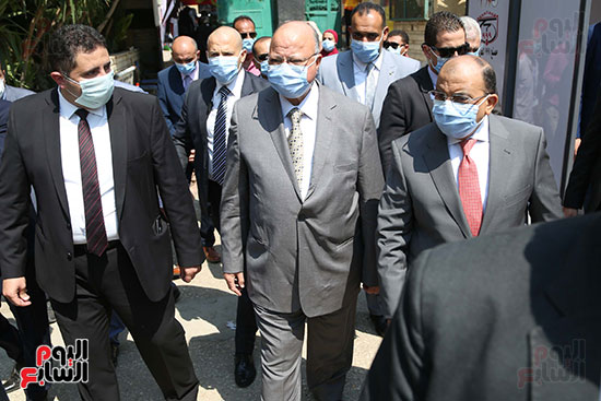 وزير التنمية المحلية ومحافظ القاهرة يتفقدان العملية الانتخابية فى شبرا‎ (7)