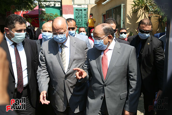 وزير التنمية المحلية ومحافظ القاهرة يتفقدان العملية الانتخابية فى شبرا‎ (8)