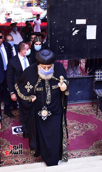 البابا تواضورس يدلى بصوته فى انتخابات مجلس الشيوخ (3)