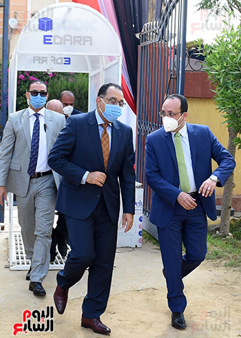 رئيس الوزراء يُدلى بصوته فى انتخابات مجلس الشيوخ (8)