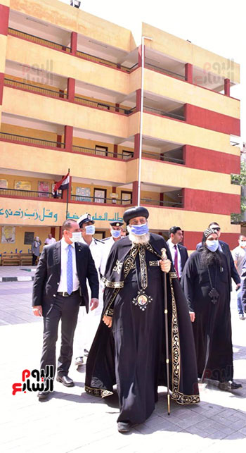 البابا بمدرسة بالعباسية للإدلاء في الإنتخابات البابا بمدرسة بالعباسية للإدلاء في الإنتخابات