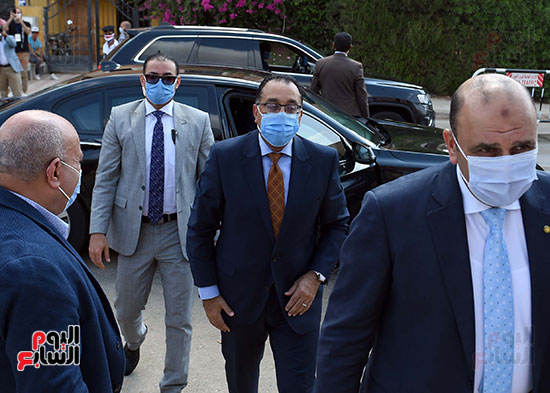 رئيس الوزراء يُدلى بصوته فى انتخابات مجلس الشيوخ (6)