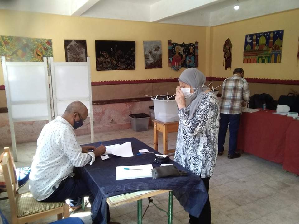 كبار السن يتوافدون على اللجان الانتخابية بالإسكندرية (2)