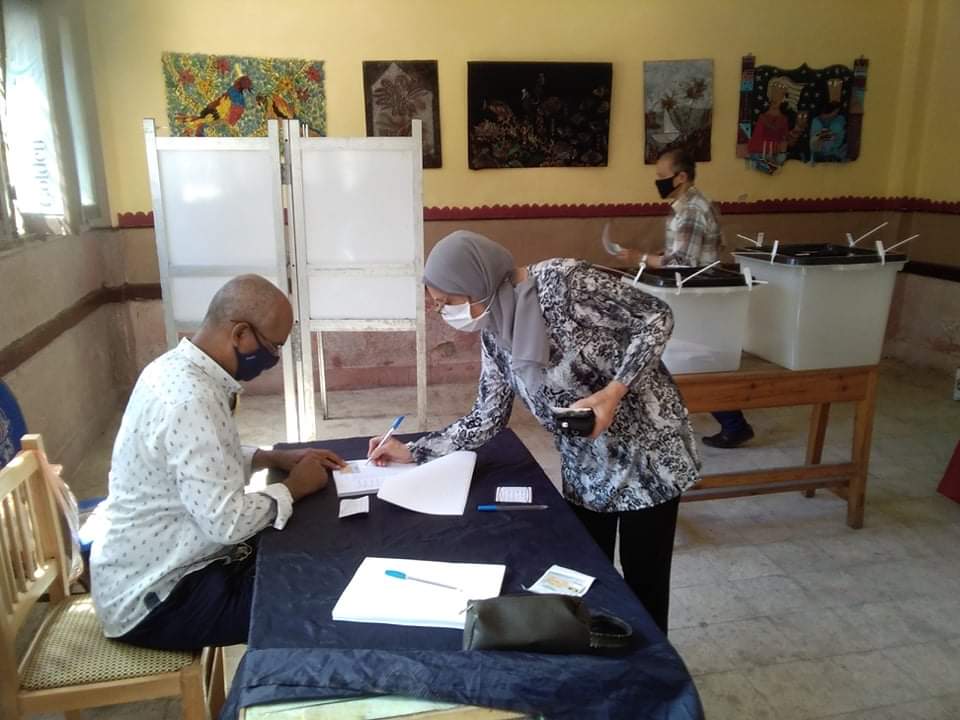 كبار السن يتوافدون على اللجان الانتخابية بالإسكندرية (1)