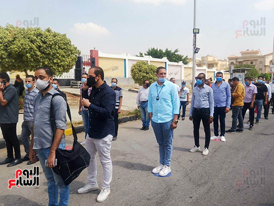 الإلتزام بالكمامات أثناء التوافد علي التصويت الانتخابي الإلتزام بالكمامات أثناء التوافد علي التصويت الانتخابي