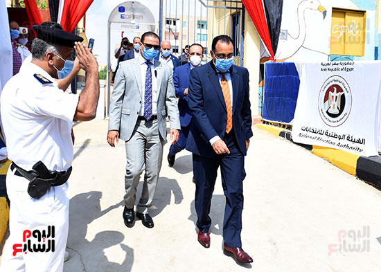 رئيس الوزراء يُدلى بصوته فى انتخابات مجلس الشيوخ (19)