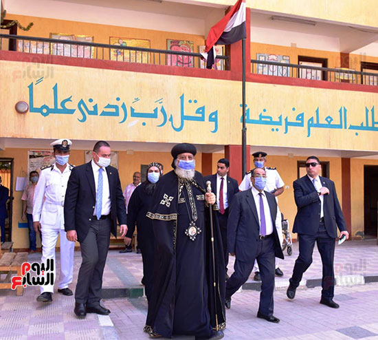 البابا تواضورس يدلى بصوته فى انتخابات مجلس الشيوخ (23)