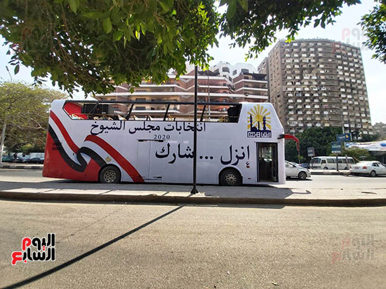 اتوبيسات مكشوفة تجوب شوارع القاهرة (2)