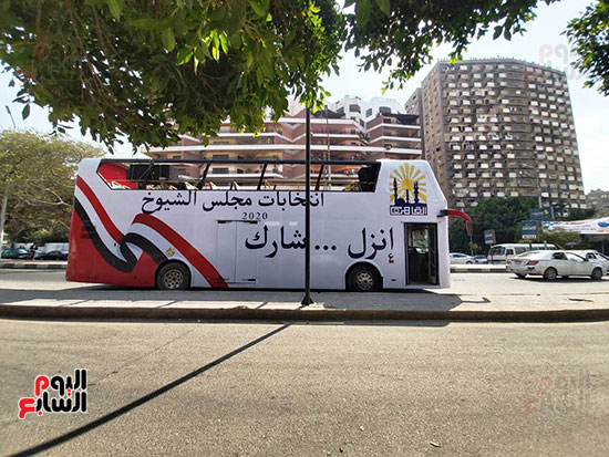 اتوبيسات مكشوفة تجوب شوارع القاهرة (1)
