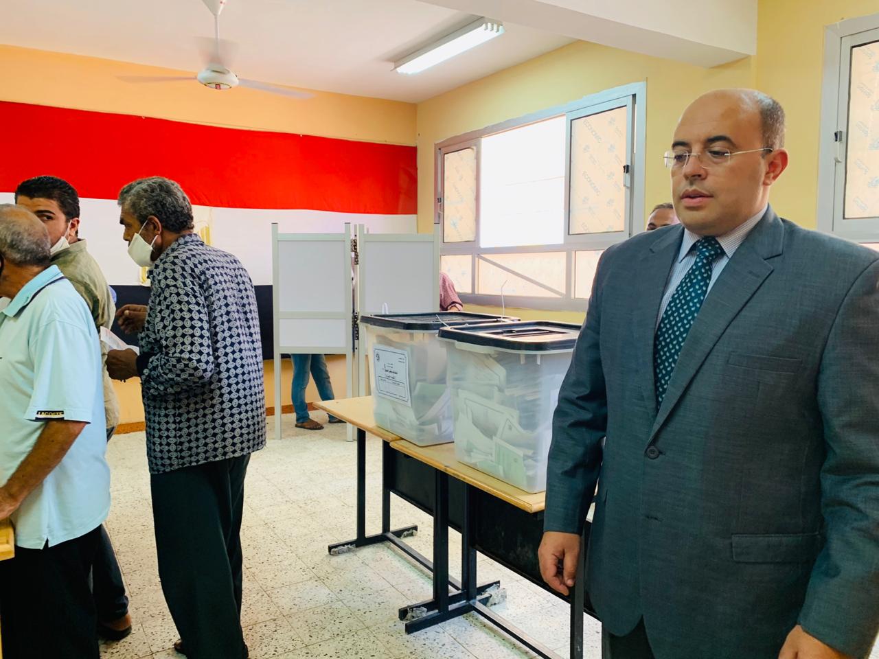 سكان حى الأسمرات يتوافدون على اللجان الانتخابية (5)