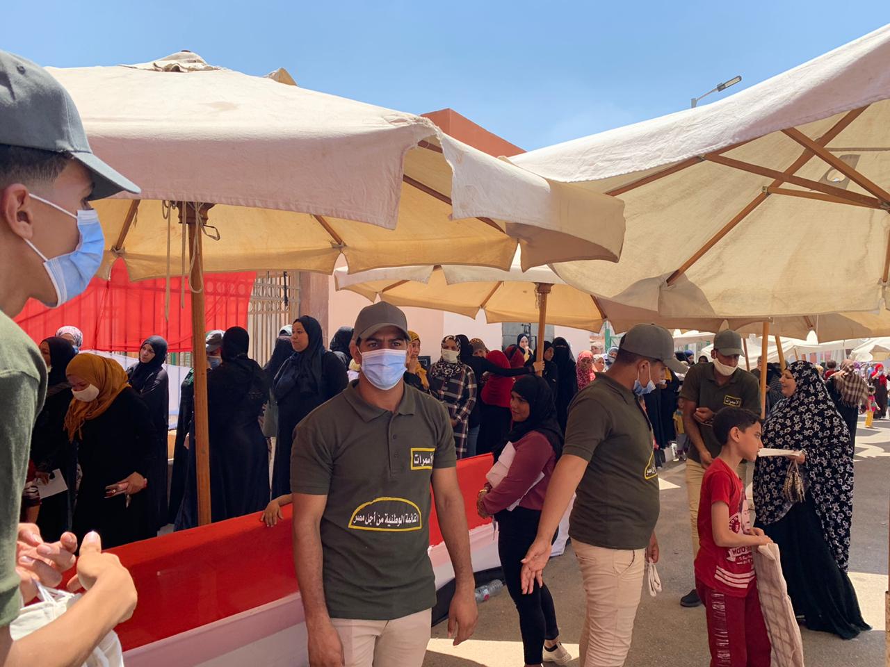 سكان حى الأسمرات يتوافدون على اللجان الانتخابية (3)