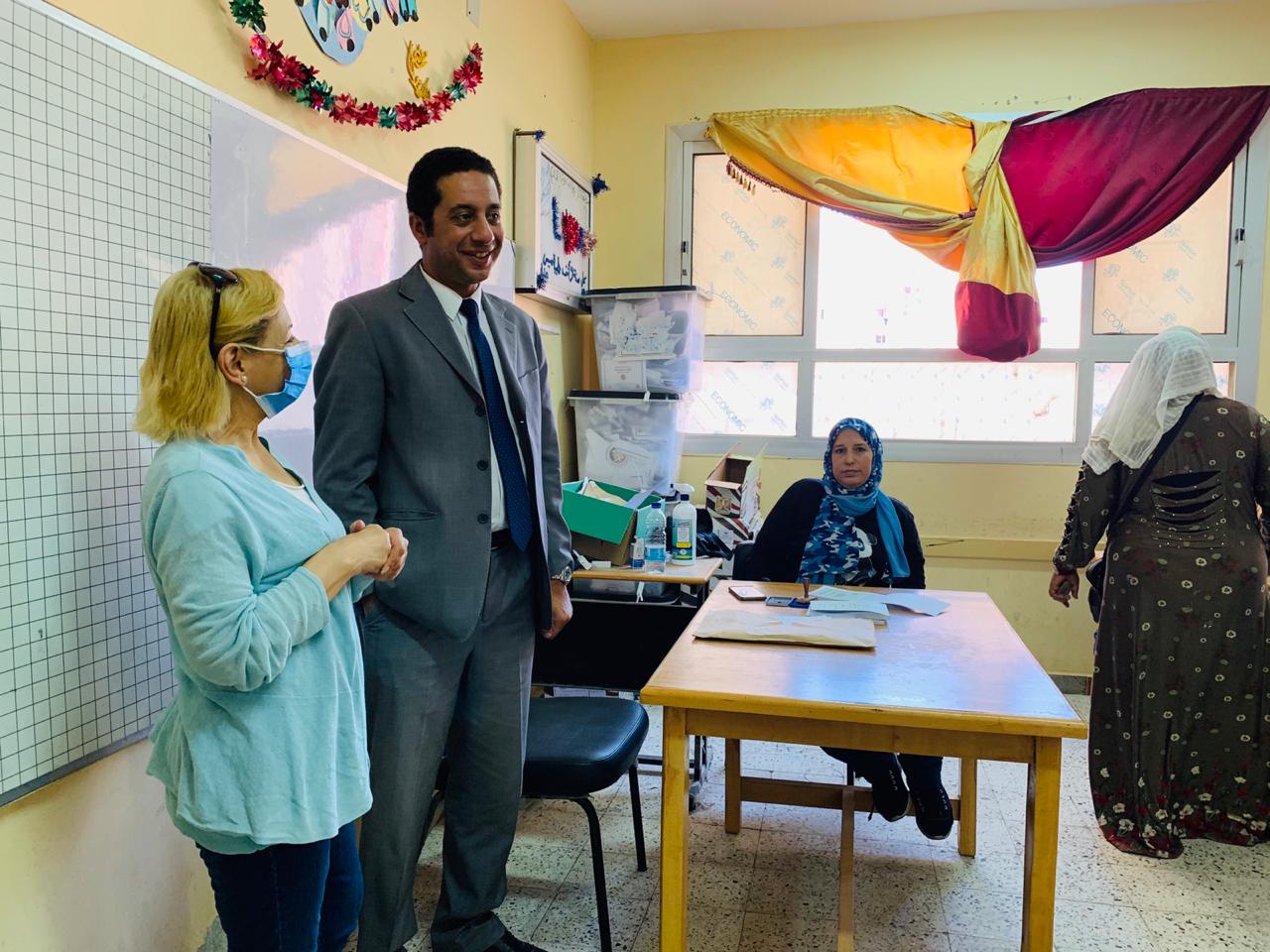 سكان حى الأسمرات يتوافدون على اللجان الانتخابية (8)