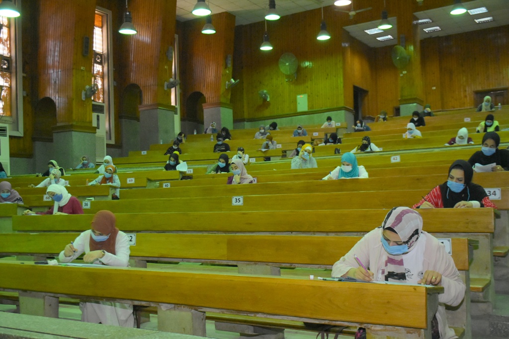 امتحانات طلاب جامعة القاهرة  (5)