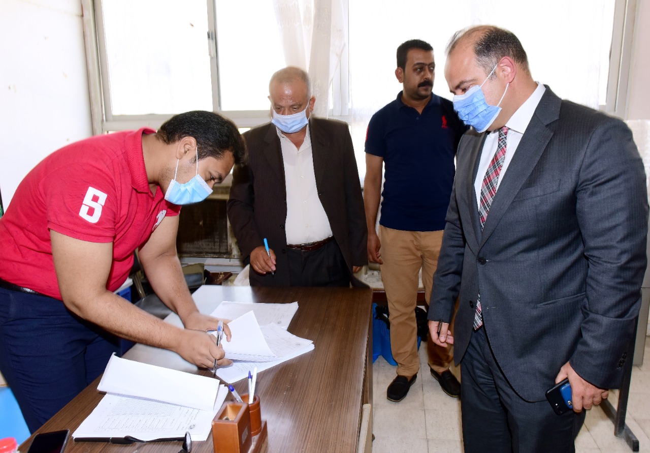 رئيس البورصة يدلى بصوته بانتخابات الشيوخ  (7)