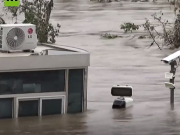 المباني غارقة فى الامطار