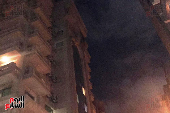 السيطرة على حريق داخل شقة سكنية فى شارع الثورة (3)