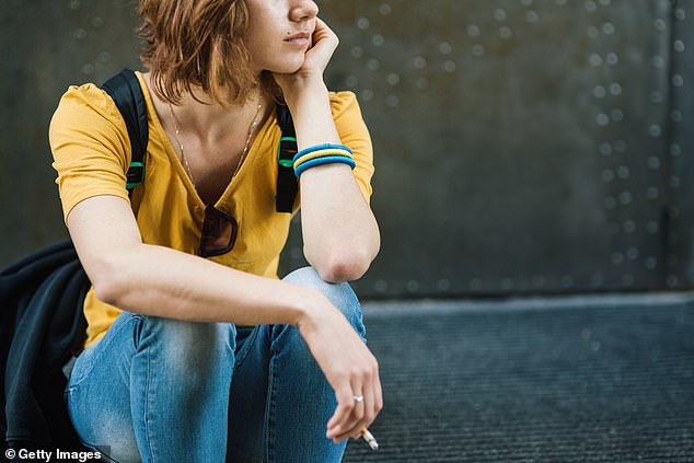 تدخين السجائر تدخين السجائر