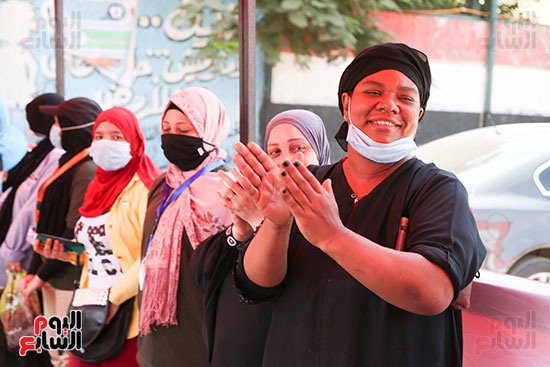 طوابير الناخبين أمام لجان شبرا فى اليوم الثانى لانتخابات الشيو (10)