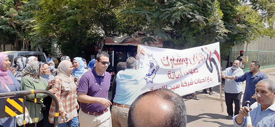 مسيرات لعمال شركات الأدوية تتوجه للجان الانتخابات بالطبول والأعلام (12)