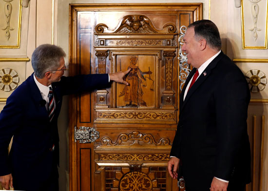 ميلوس فيسترسيل، رئيس مجلس الشيوخ ، يستقبل وزير الخارجية الأمريكي مايك بومبيو