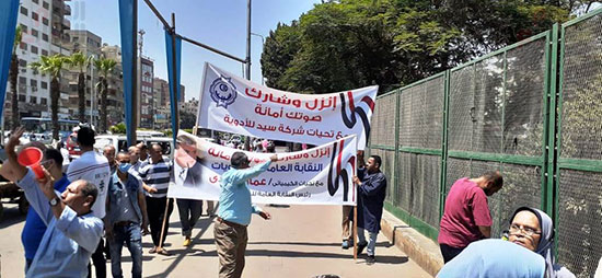 مسيرات لعمال شركات الأدوية تتوجه للجان الانتخابات بالطبول والأعلام (11)
