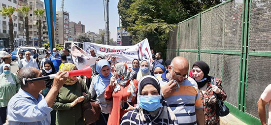 مسيرات لعمال شركات الأدوية تتوجه للجان الانتخابات بالطبول والأعلام (1)