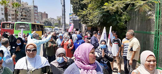 مسيرات لعمال شركات الأدوية تتوجه للجان الانتخابات بالطبول والأعلام (7)