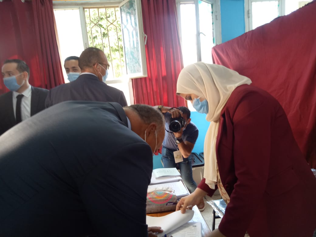 وزير الخارجية يدلي بصوته  (1)