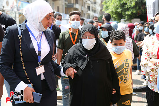 طوابير الناخبين أمام لجان شبرا فى اليوم الثانى لانتخابات الشيو (14)